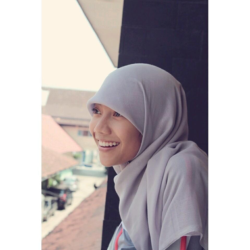 Moslem young girl  | student of SHS 1 Karanganyar  | UNA | follow ig 'zahida_naya'