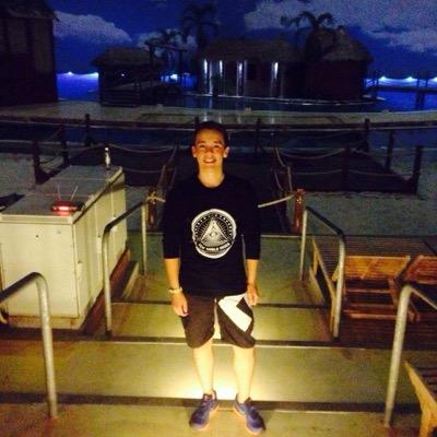 f_lkner's profile picture. 