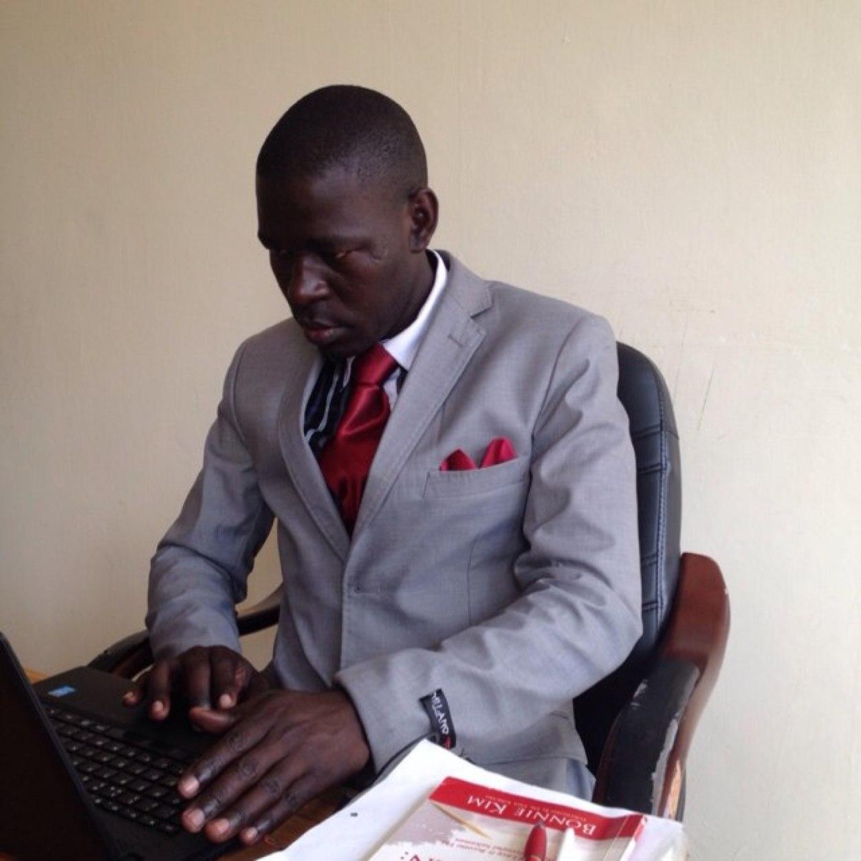 am a young man in country kenya doing interior design and also hosting friends from all the world.