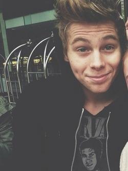 you just got a free Follow from @LukiePookie5SOS please Follow her back :)