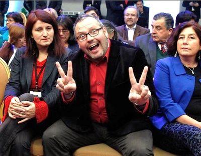 Humor, ironía e irreverencia desde el gran Chile y porteño por elección #nomasbasuraenvalpo ah y soy un #princeso jajaja