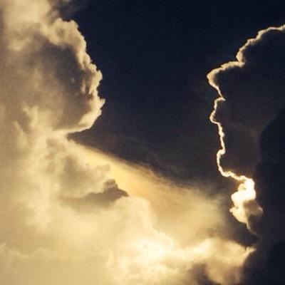 لاصار جرحك ما تداويه يمناك =محدمداوي بالزمن جرح غيره اشتر فراق اللي يبي اليوم فرقاك= من لا يبي قربك مفارقه خيره