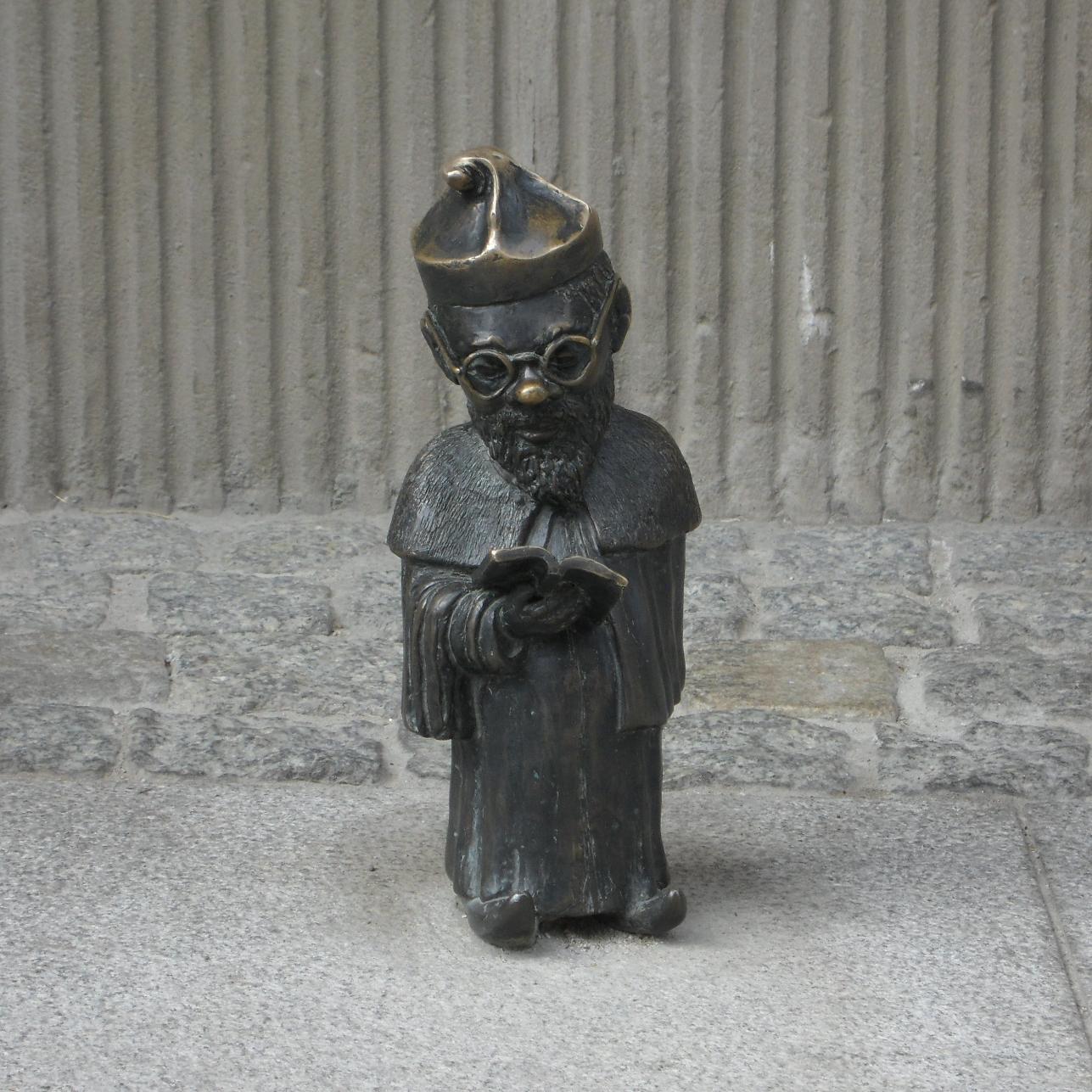 ewmelnar's profile picture. Libraries & bikecycles and Veg food