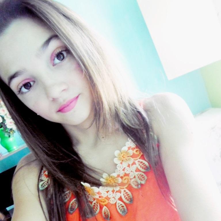 Apenas uma menina com a alegria de uma criança, a malícia de uma adolescente e sentimentos de mulher S2 :3