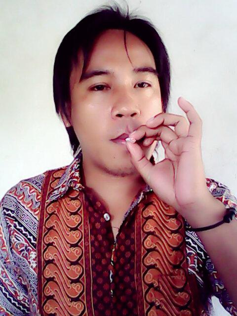 PRAKTISI ☞membela orang2  Ɣªήğ lemah & AKADEMISI ☞ mengajari tentang praktisi..