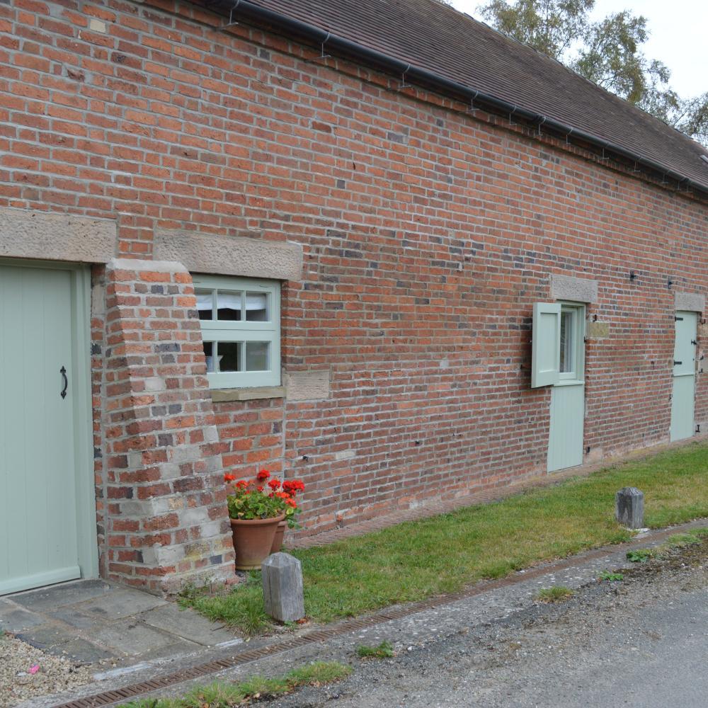 Luxury Self Catering barns set in private land with views across the Henmore Valley and within walking distance of Ashbourne: Sturston, Ashbourne, Derbyshire