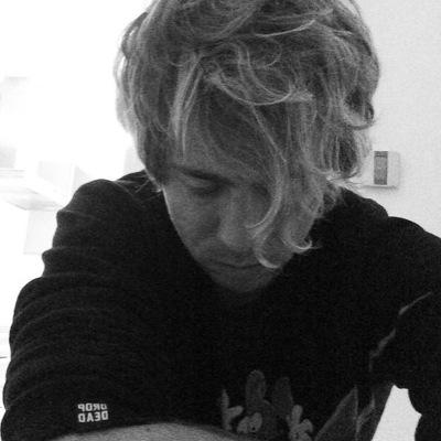 bournetofangirl's profile picture. I'd say we're in for a hell of a ride. Amelia and Olivia-proffesional James Bourne enthusiasts! JAMES FOLLOWED 3/3/15 TWEETED 4/3/15