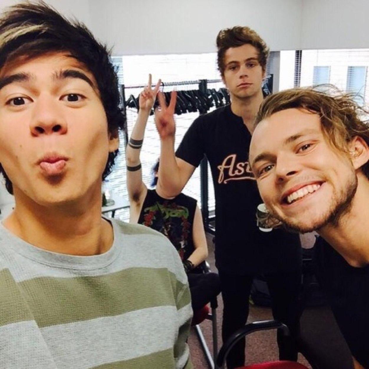 Hey this is a free follow so follow back @5sos_4losers and they'll follow you back on there!