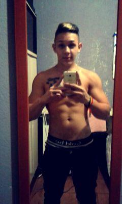 baixista,skatista,marombista, no pain no gain u.u whats 1999805-9609 ' insta proenca___