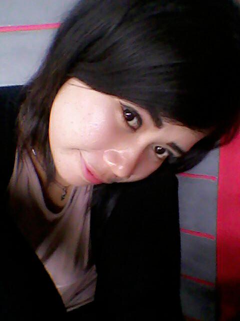 LinaTyfanny's profile picture. Hidup itu pilihan  tak bisa berjalan tanpa tujuan  dan tak juga bisa berlari tanpa alasan