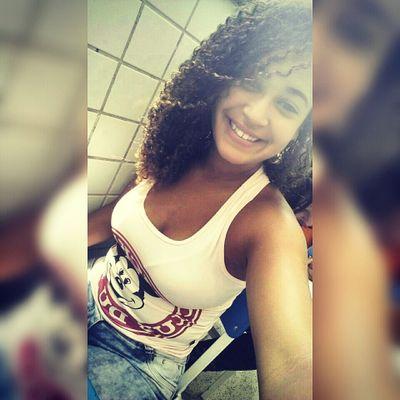 Eu amo as palavras, mas sou completamente apaixonada por atitudes. Se diz princesa mas ama algo proibido.