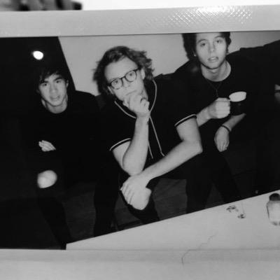 waterfallafi's profile picture. free follow but go follow @noirirwin please? thank you