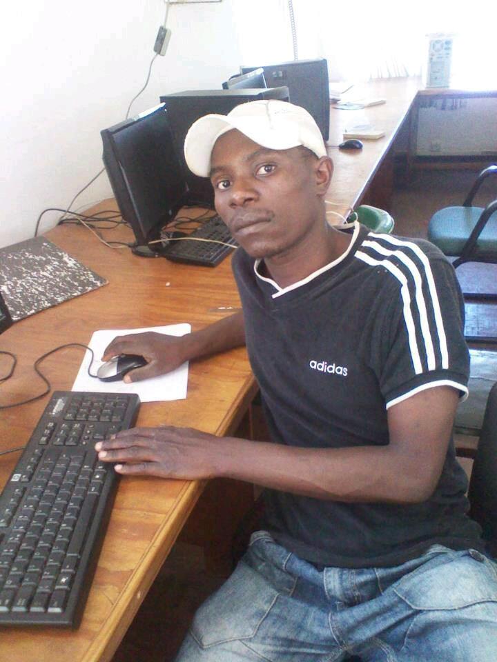 elliastaks's profile picture. 