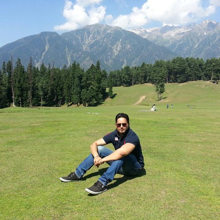 rahulravesh8's profile picture. 