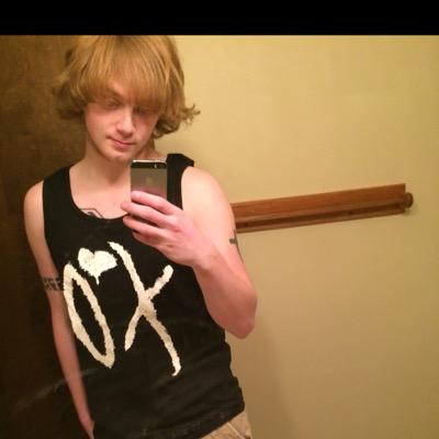 Subbz813's profile picture. 19 #inkaddict #XO (: