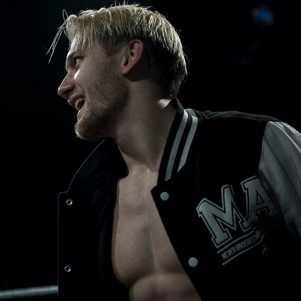 Crowd thrillin' pro rassler. @FGAwrestling's and @AIRLuchaLibre's own. #AlecSageAintNothingToFuckWith (RP account)