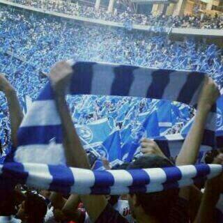 اكتفى بقول اعشق الهلال
