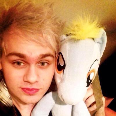 BertoneAlina's profile picture. ciaooo sono una fan Italiana dei 5sos se siete gentillissime potete farmi seguire da loro in particolare da Michael Clifford .Aiutatemi perfavore!!!!!!❤️❤️