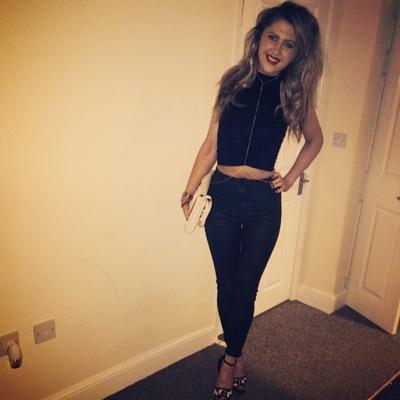follow @katemalonex this 1 has a virus☺️