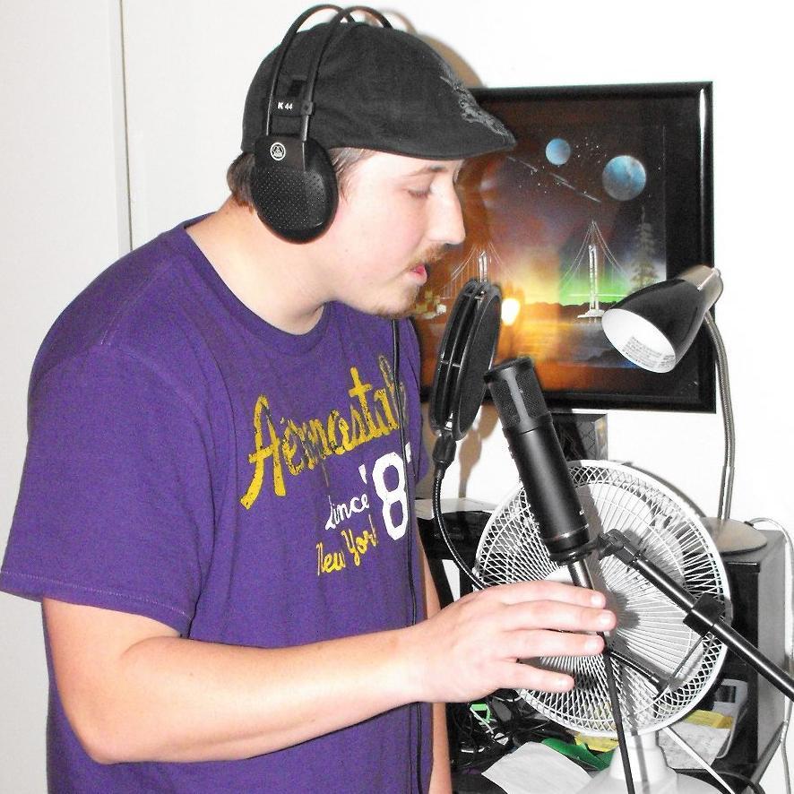 young_zw's profile picture. i like to record computers gym life i love my life even when its not perfect:))