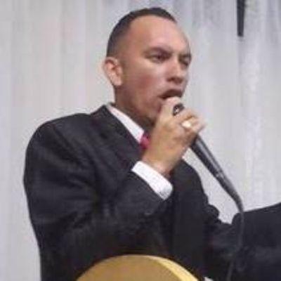 Presbítero Gilson Santos, sirvo a Deus na assembléia de Deus, prego o santo evangelho de Jesus Cristo e sou muito feliz por isso... whatsapp 95982-3946