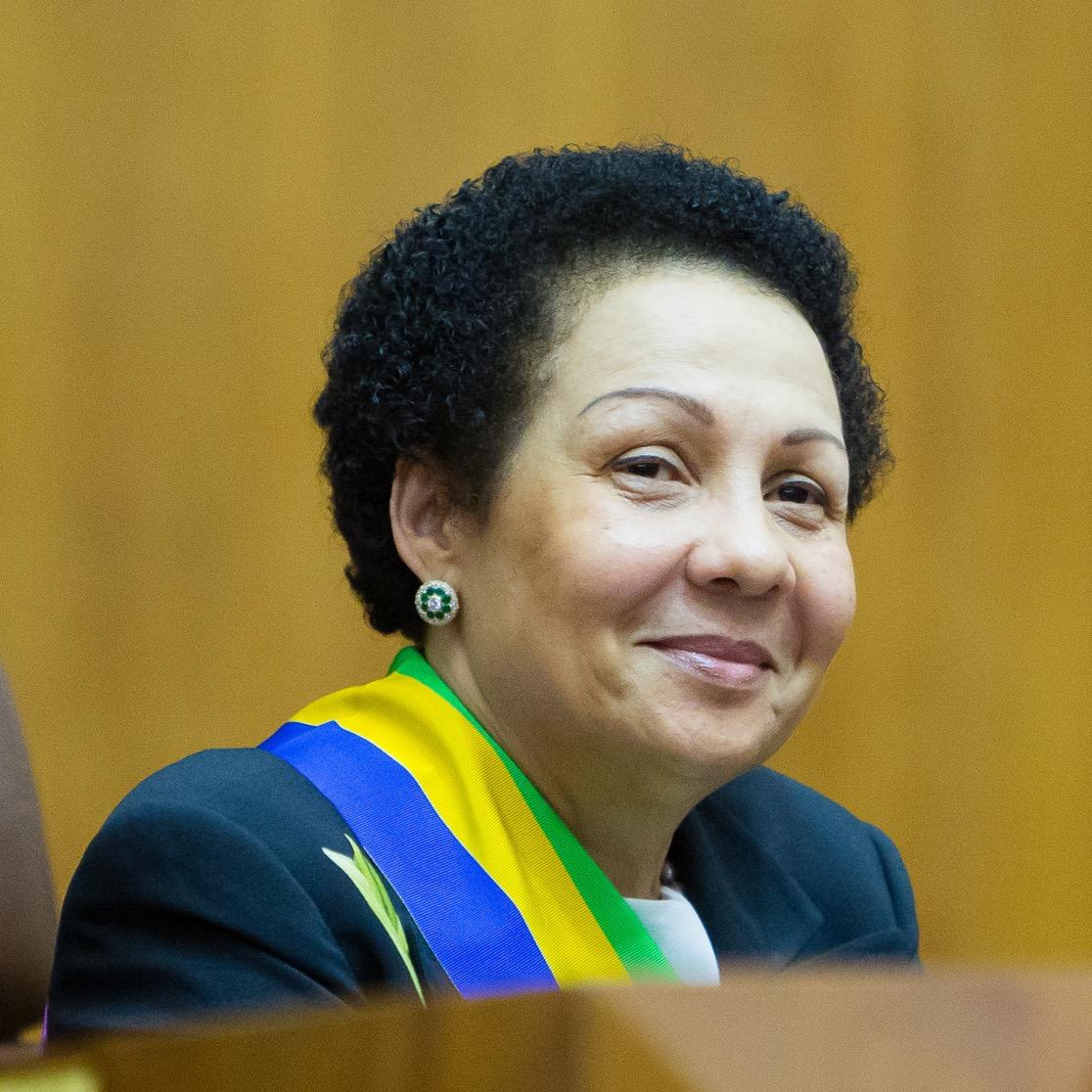 Présidente du Sénat Gabonais, Ophtalmologue