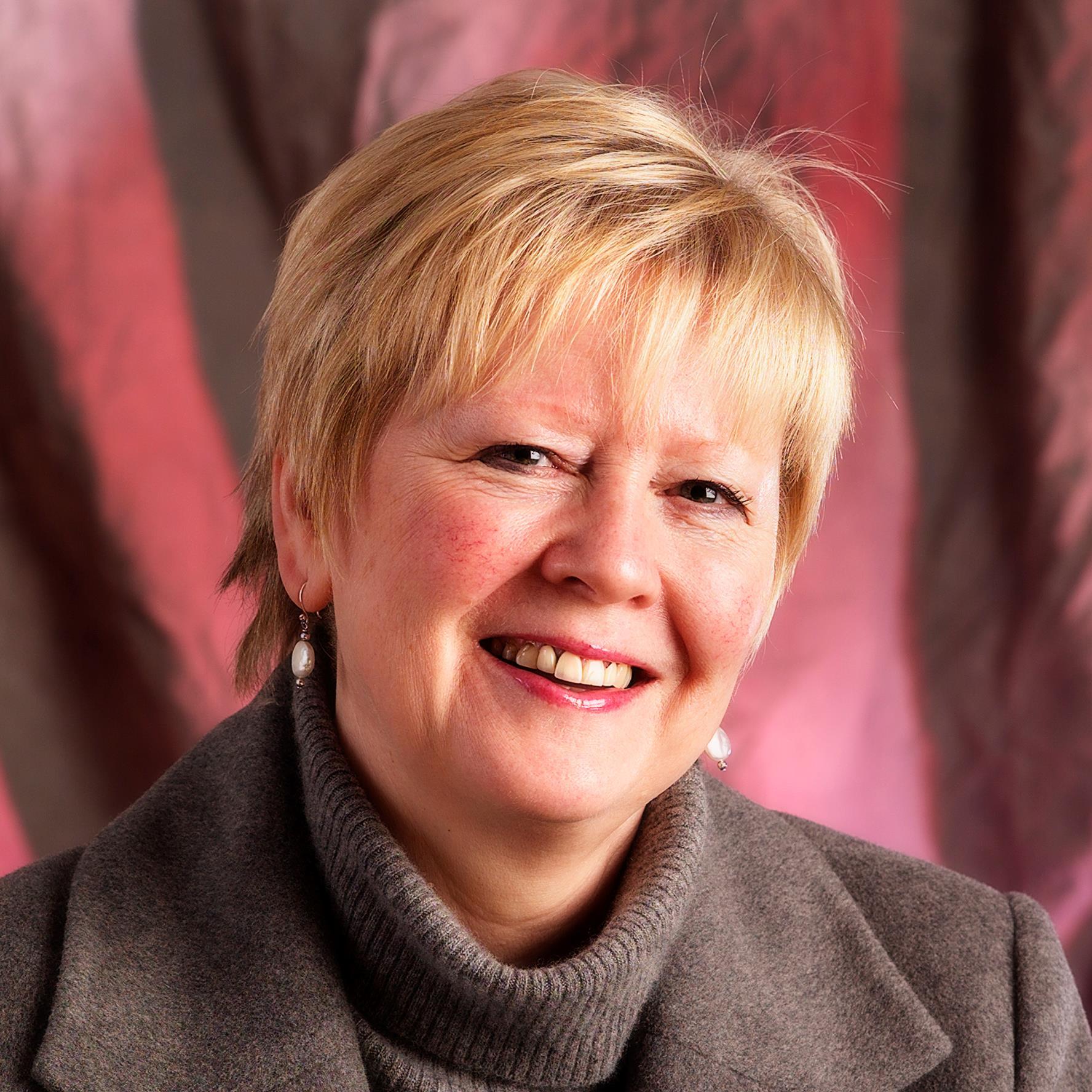 Jenny Oakley, Artisan Florist, beautiful blooms handcrafted for you.