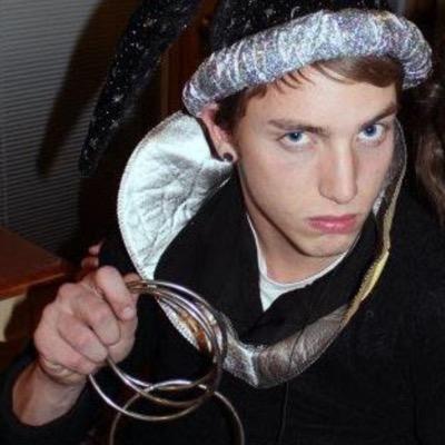 My Name's Olly. I like to play da music.