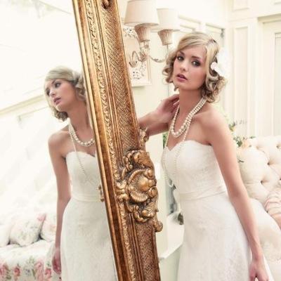 Dawn & Ivy bridal Styling. Advanced hair dresser and specialist  bridal, airbrush makeup artist.