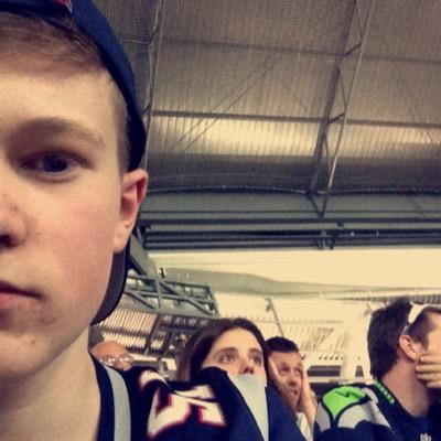 DONT FOLLOW THIS ACCOUNT. Follow @SeanJournalism for a Free Follow from this account and two others.