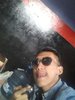 Bersyukur atas apa yang dimiliki. Tak
perlu iri atas keberhasilan orang lain, karena Tuhan telah mempersiapkan keberhasilan untukmu juga. Invite My Pin 7F814EBD
