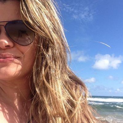 Libriana, umbandista, praticante apaixonada de pole fitness.