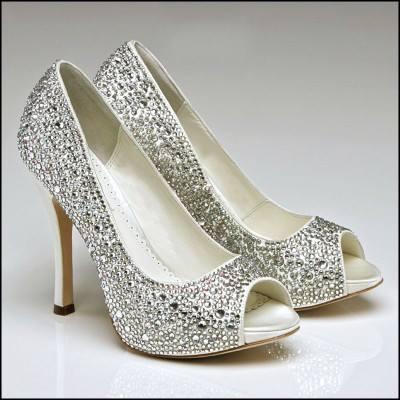 Signature Step is a bridal & evening shoe boutique with Massapequa Park, NY. We also have a sister location, Sandy's Shoes in Westwood, NJ.