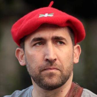 IT Architect, guitarist, chess and soccer player, reader and movie-goer.