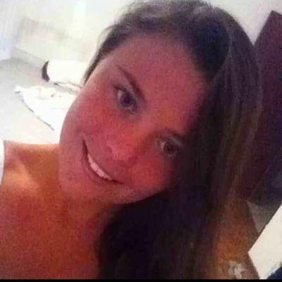 LittleT102's profile picture. Be young. Be foolish. Be happy.