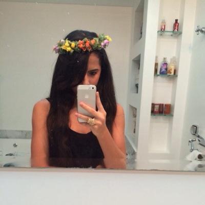 Elogios não me iludem, criticas não me abalam , sou quem sou ... Não oque acham  ♥︎