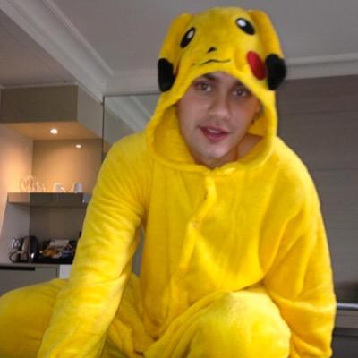 follow @_5sos1dslaylife or i unfollow! she follows back ;) get her to 1.5k