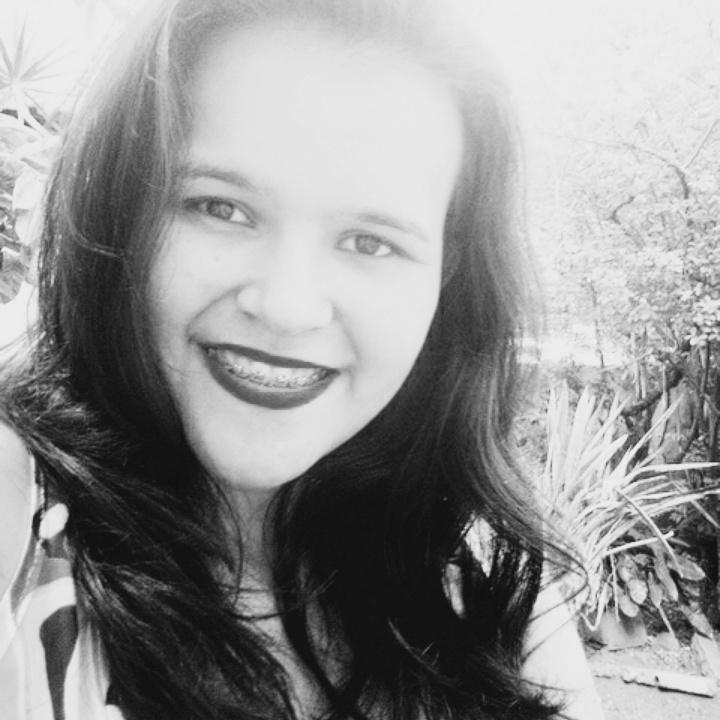 • 'Biografia {?}
Fala sério! Como vou resumir minha
vida aki no twitter?
'segue que eu sigo de volta' ;P