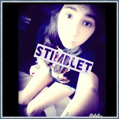 Hola me llamo Anto:) soy smiler belieber y 5sosfam sigueme:) y me gusta la electronica Martin Garrix 3