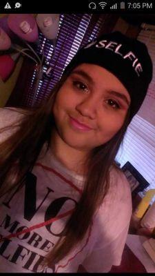 HI! IM YASSMIN! 
ADDICTED TO THE SIMS 1,2,34
ALSO I LOOOVE @LifeSimmer