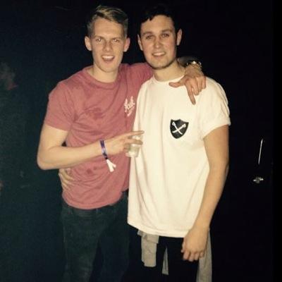 mpage10's profile picture. A boi with an i