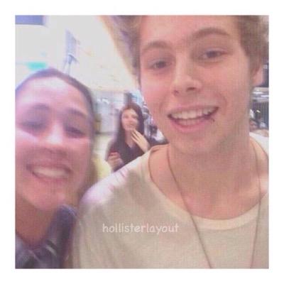 your hella rad, and utterly beautiful // i gave you this free follow so maybe go and follow my main? @chubbybutthoran i follow back