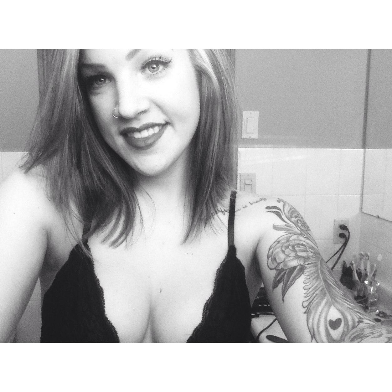 samanthadowsett's profile picture. dark & twisty