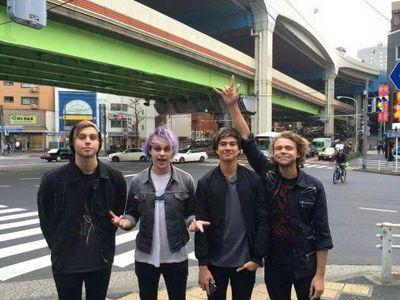 used to be @5sosdickisinme but got hacked! ask for a follow back! 
☹ /4  (help us get our band account follow again?)