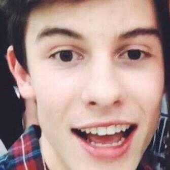 @hollistermendes // @strongmendes