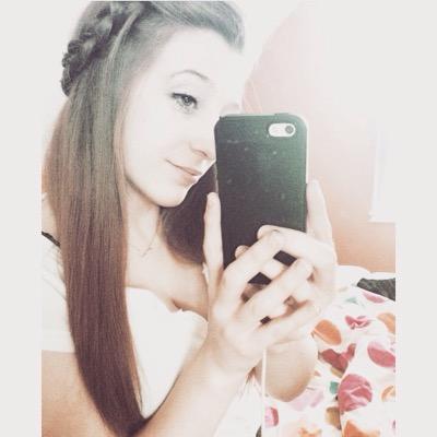 Instagram follow ; jesslaavoie
Ask : jessicalavoie15
