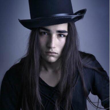 I'm a slightly deranged werewolf prince who's hung up on my first love. Couldn't that be anymore cliché? ((gay, RP+18, my brother @Mercutio_L ))