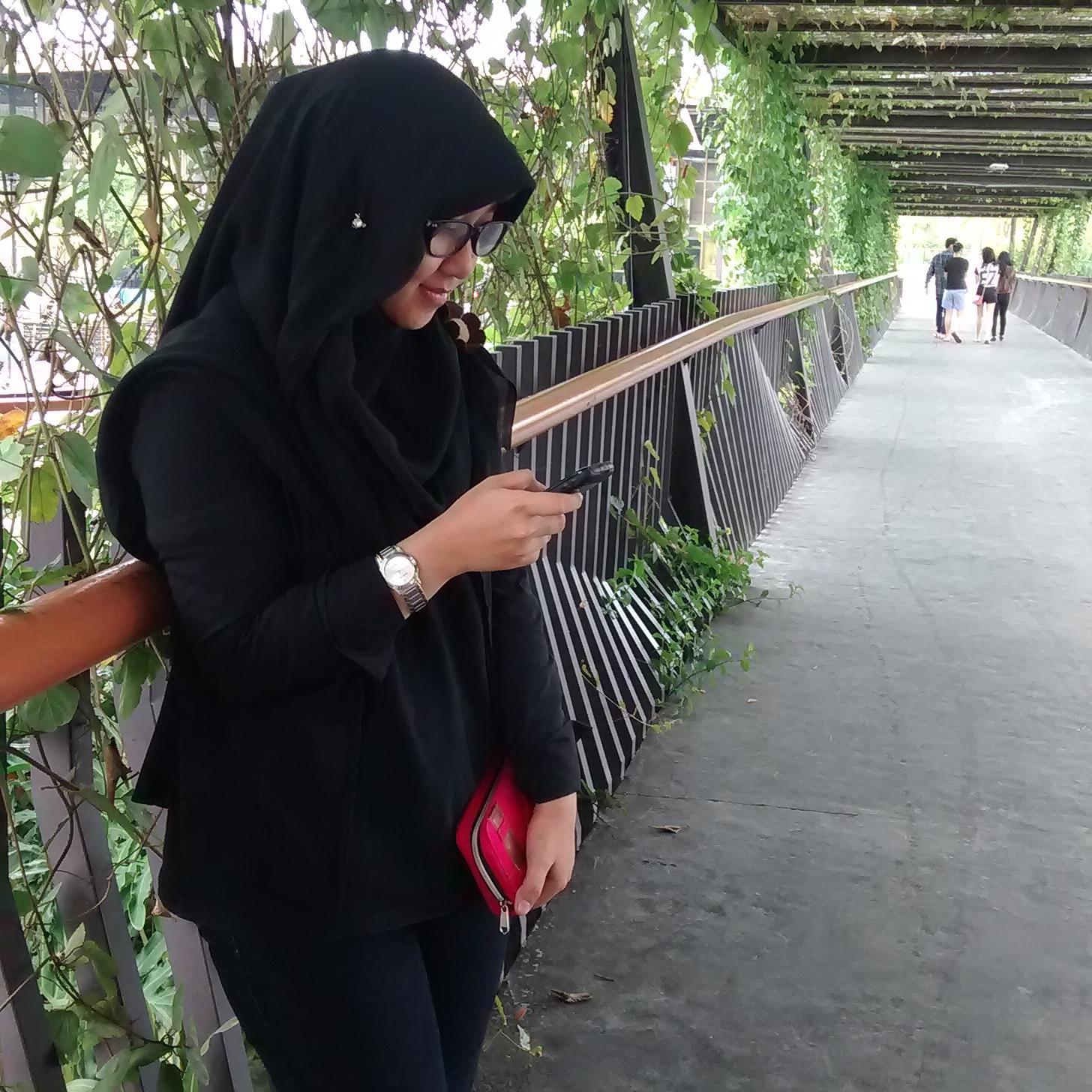 OfficiallUmi's profile picture. Fikom UT 2011, librarian...