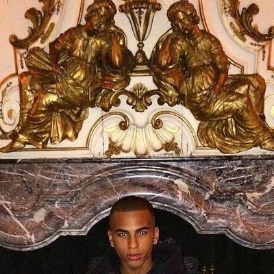 B-BRAVE - Signed by Sony Music - Love voor alle Braviours - Instagram : Cassiusbond