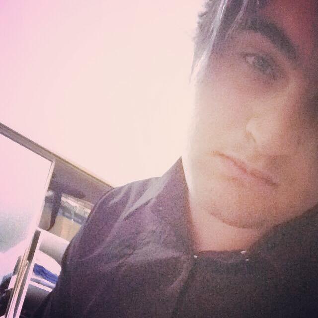 hey guys Jake here from JammingJake the main goal for my channel is to give you guys awesome covers from some of my favourite bands so hope you enjoy.